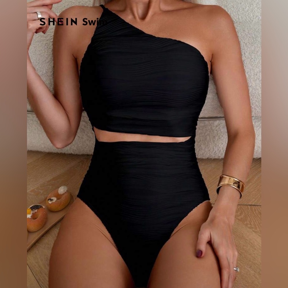 Elegant Black One-Shoulder Cutout Swimsuit